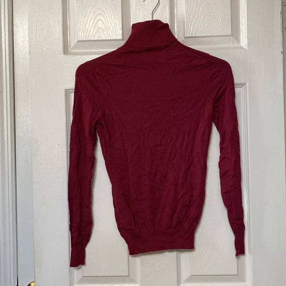 GUCCI Burgundy Raspberry Cashmere Turtleneck Sweater Knit Gold GG - Picture 2 of 11